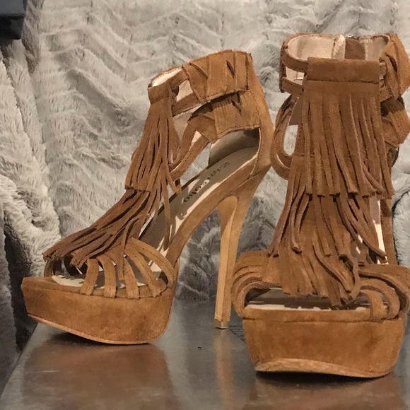 Tan Suede Leather heels Woman’s size 7.5 - Picture 3 of 5